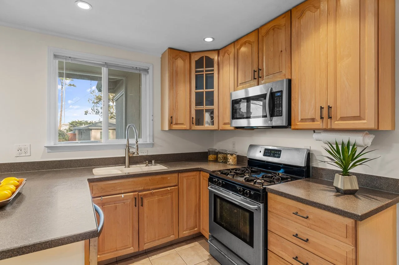 621 Larchmont Dr Smaller 022.jpg