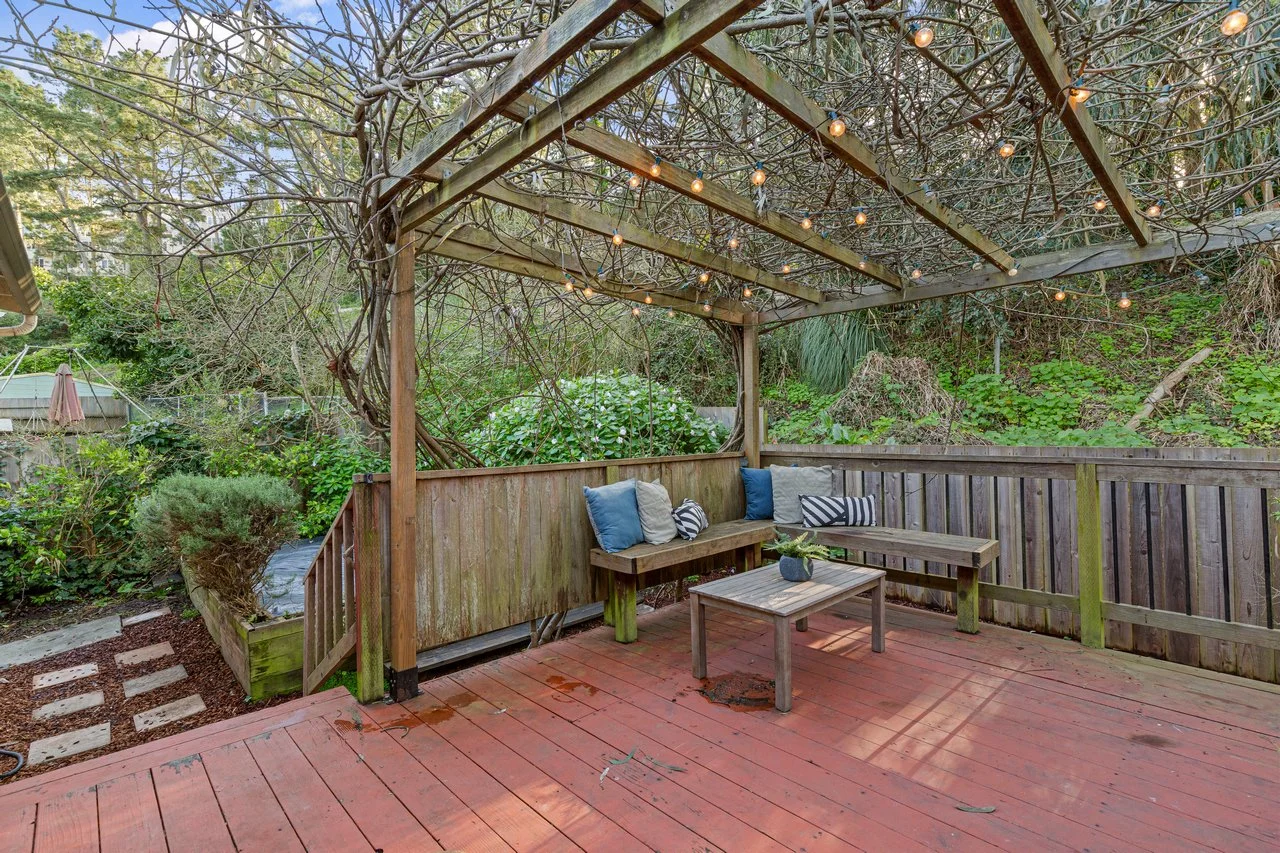 621 Larchmont Dr Smaller 049.jpg