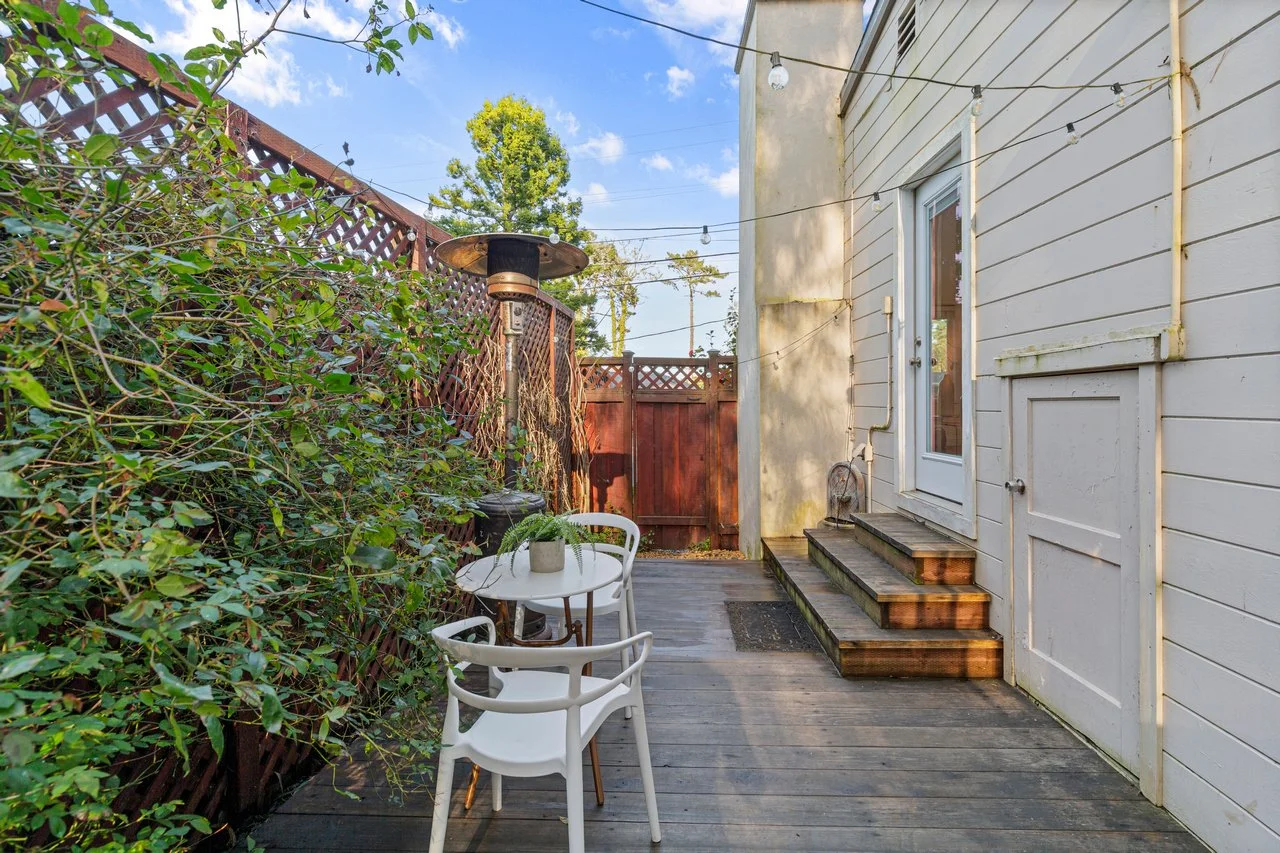 621 Larchmont Dr Smaller 053.jpg