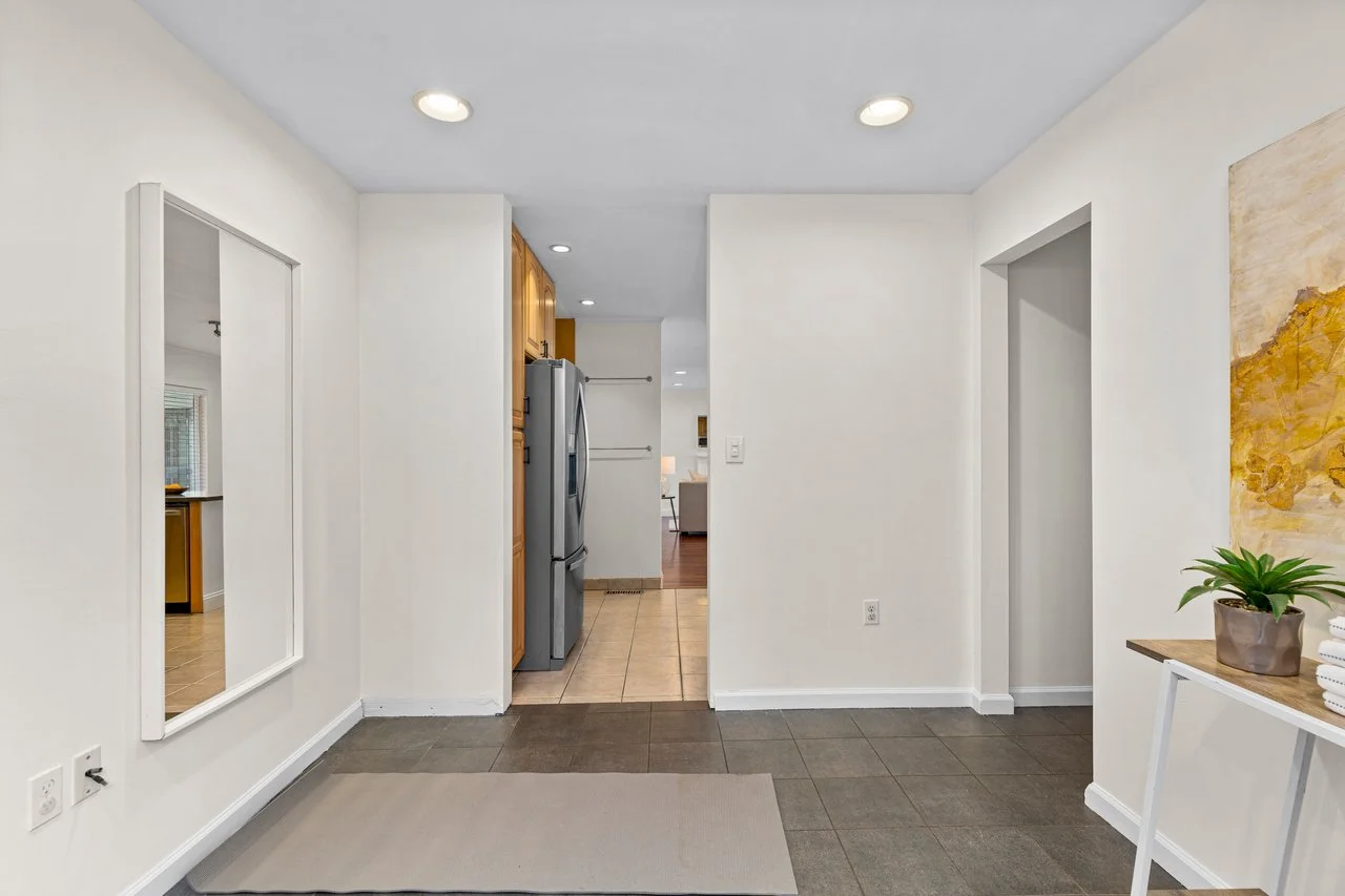 621 Larchmont Dr Smaller 029.jpg