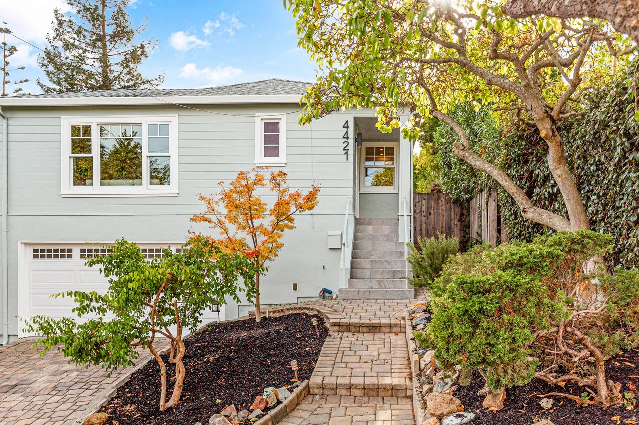 4421 Albert St Smaller 001.jpg