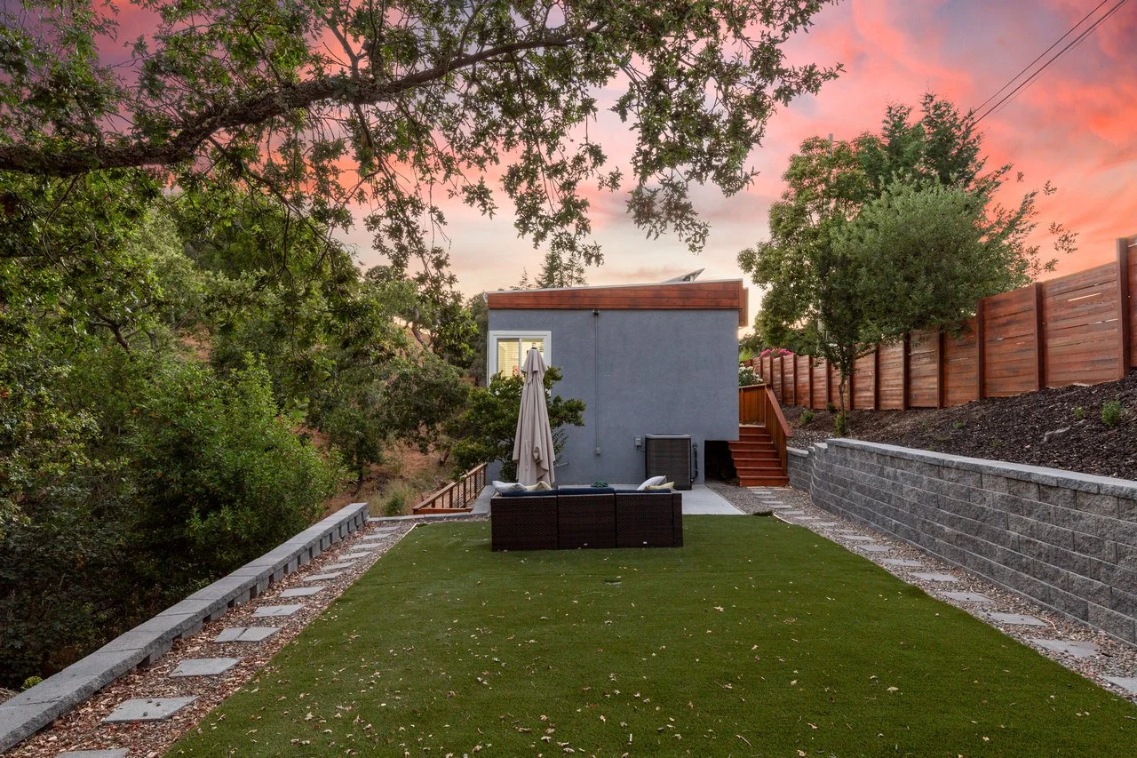 15 Ridge Lane Smaller 002.jpg