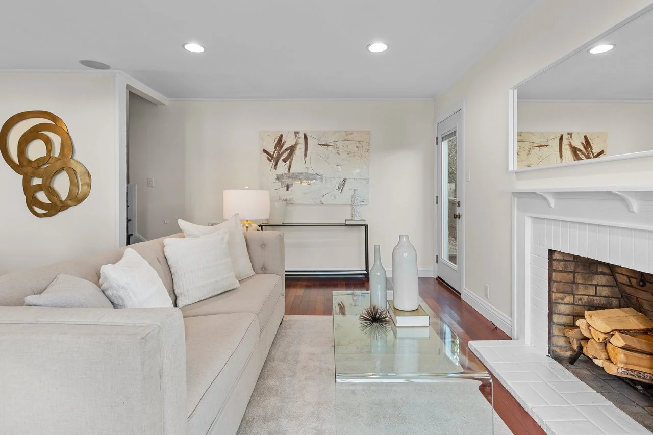 621 Larchmont Dr Smaller 010.jpg