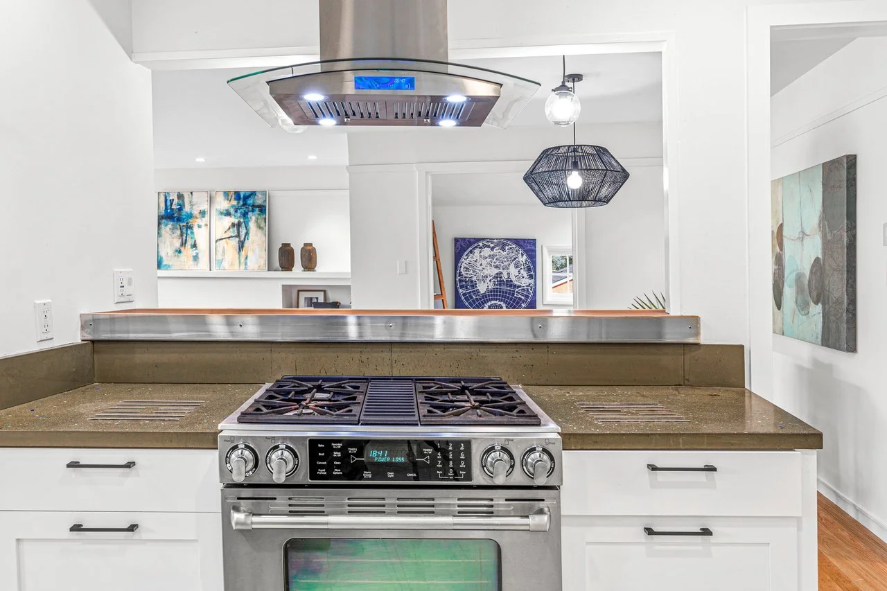 4421 Albert St Smaller 025.jpg