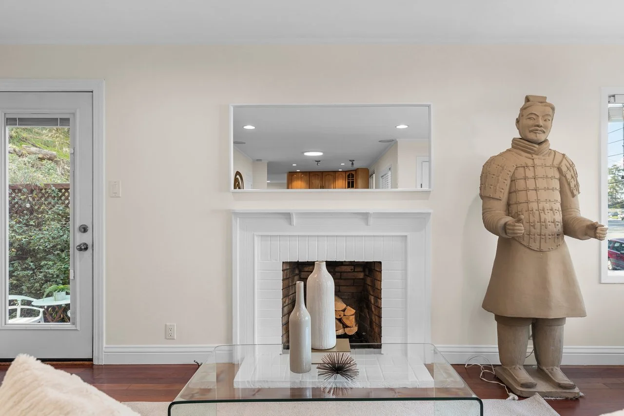 621 Larchmont Dr Smaller 011.jpg