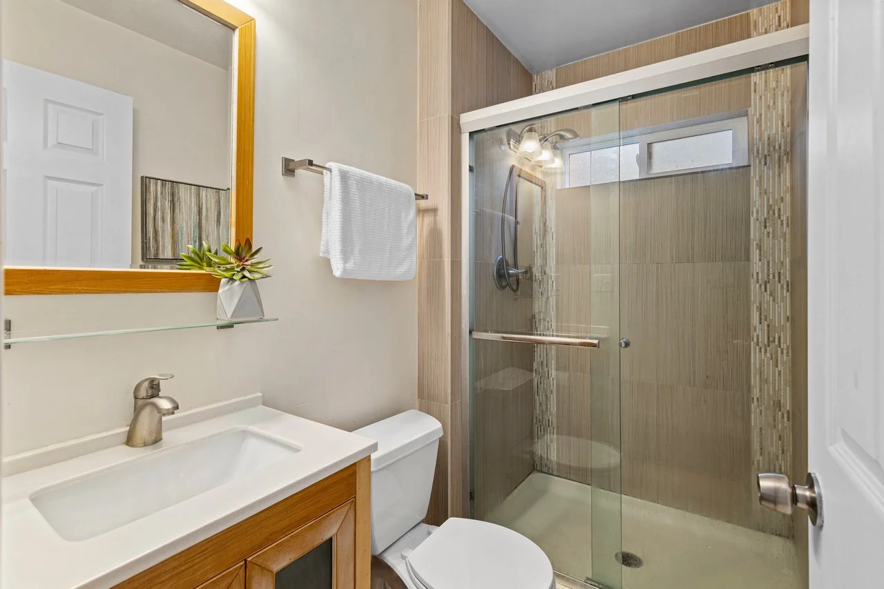 621 Larchmont Dr Smaller 030.jpg