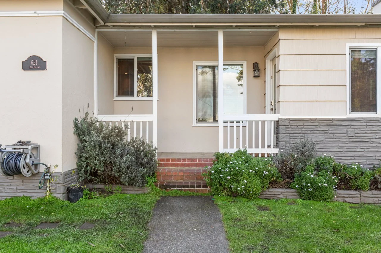 621 Larchmont Dr Smaller 006.jpg