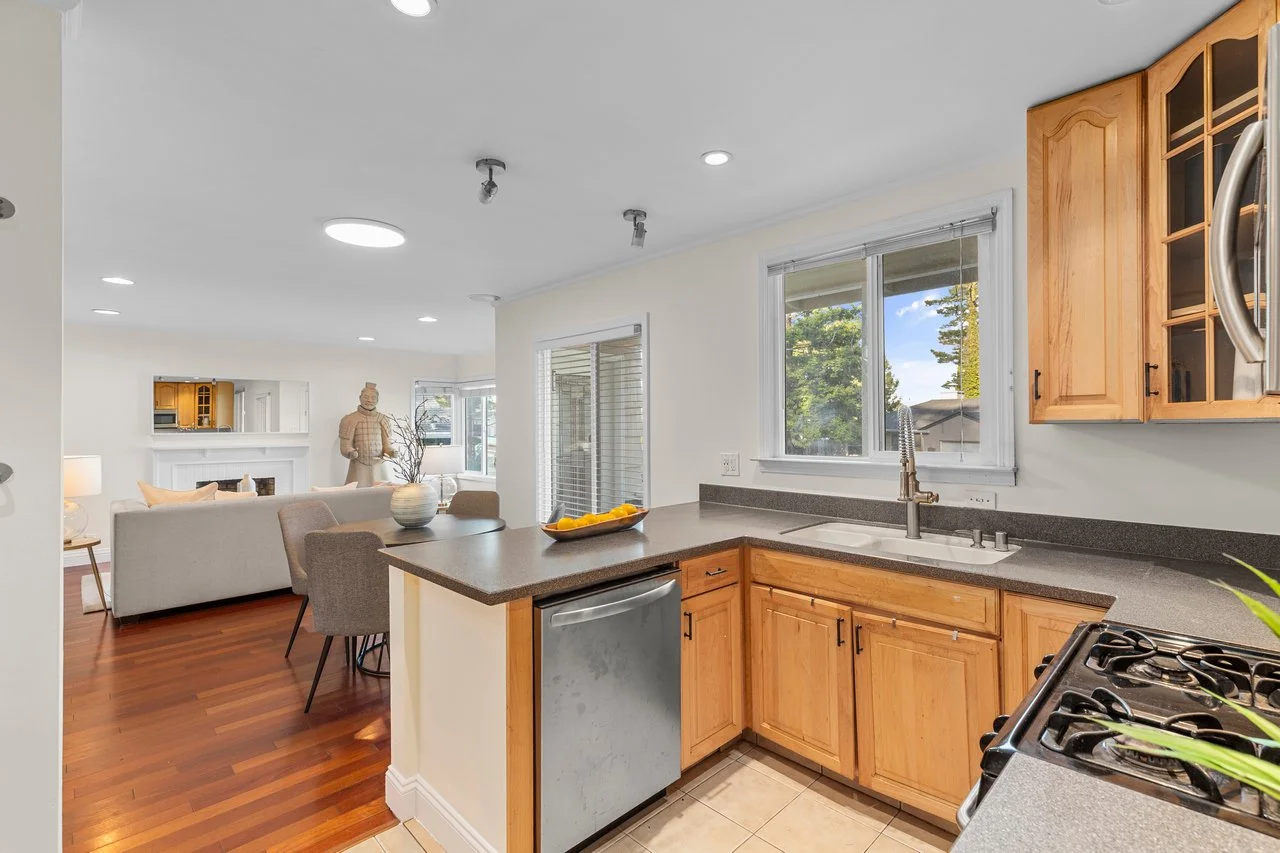 621 Larchmont Dr Smaller 026.jpg