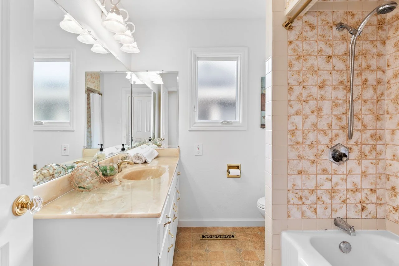 3138 Aylesbury Ct Smaller 036.jpg