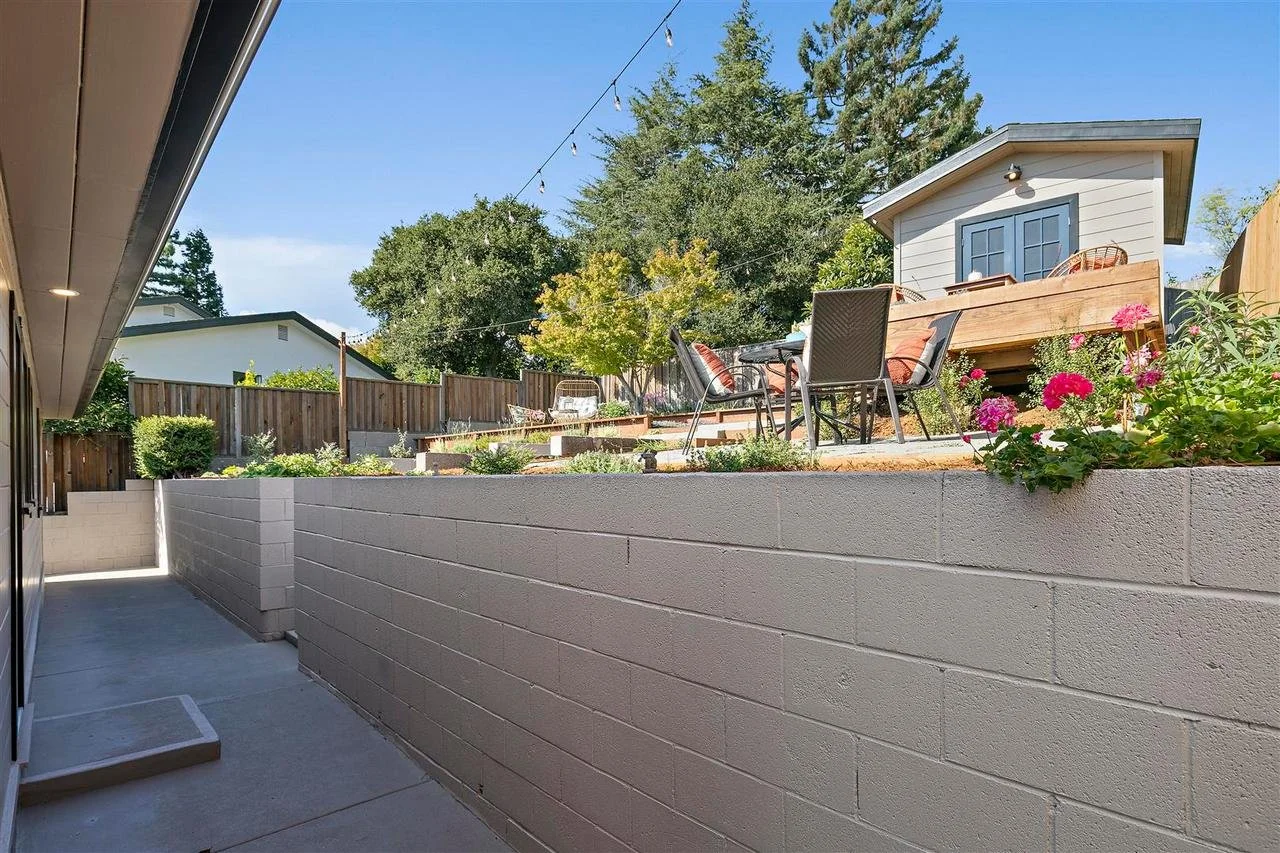 4198 Huntington St Smaller 071.jpg