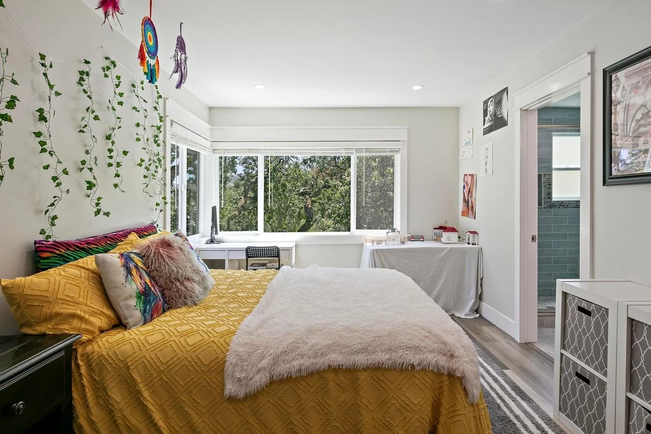 15 Ridge Lane Smaller 043.jpg