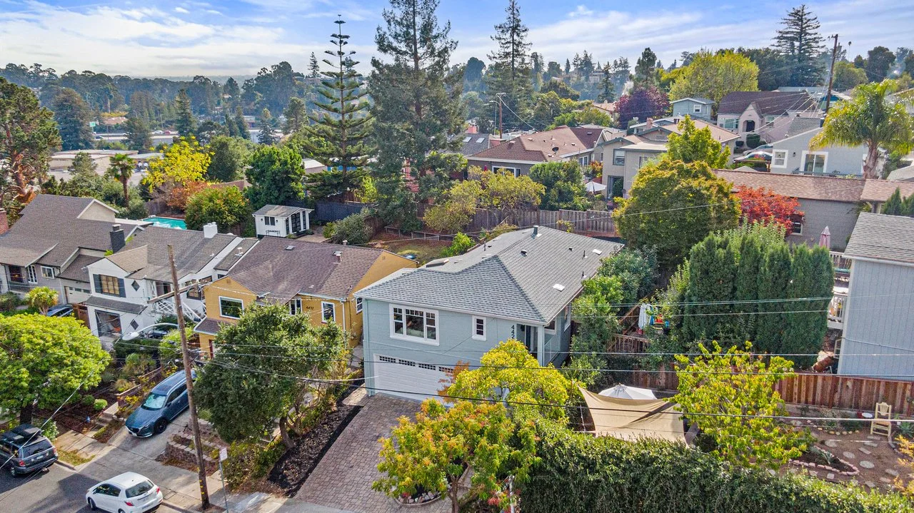 4421 Albert St Smaller 064.jpg