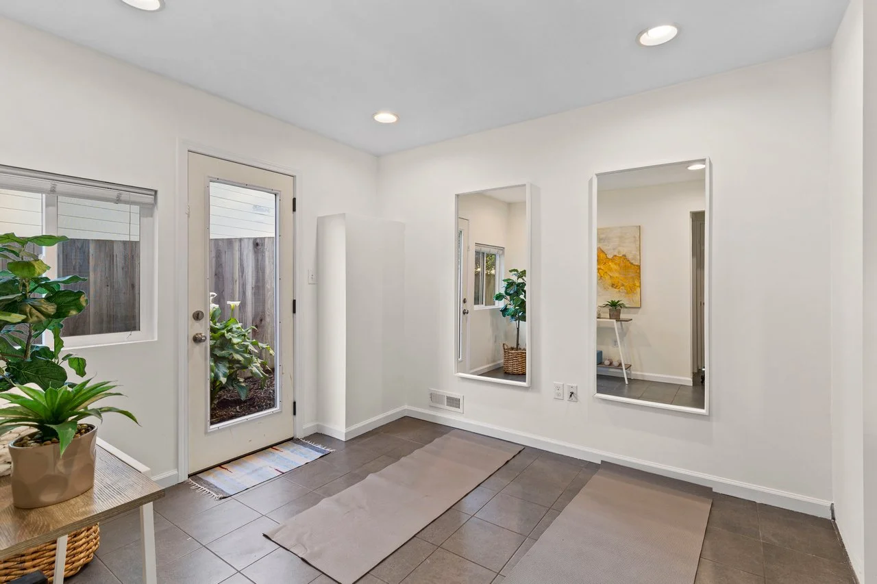 621 Larchmont Dr Smaller 028.jpg