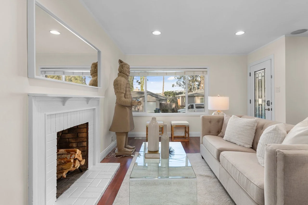 621 Larchmont Dr Smaller 013.jpg