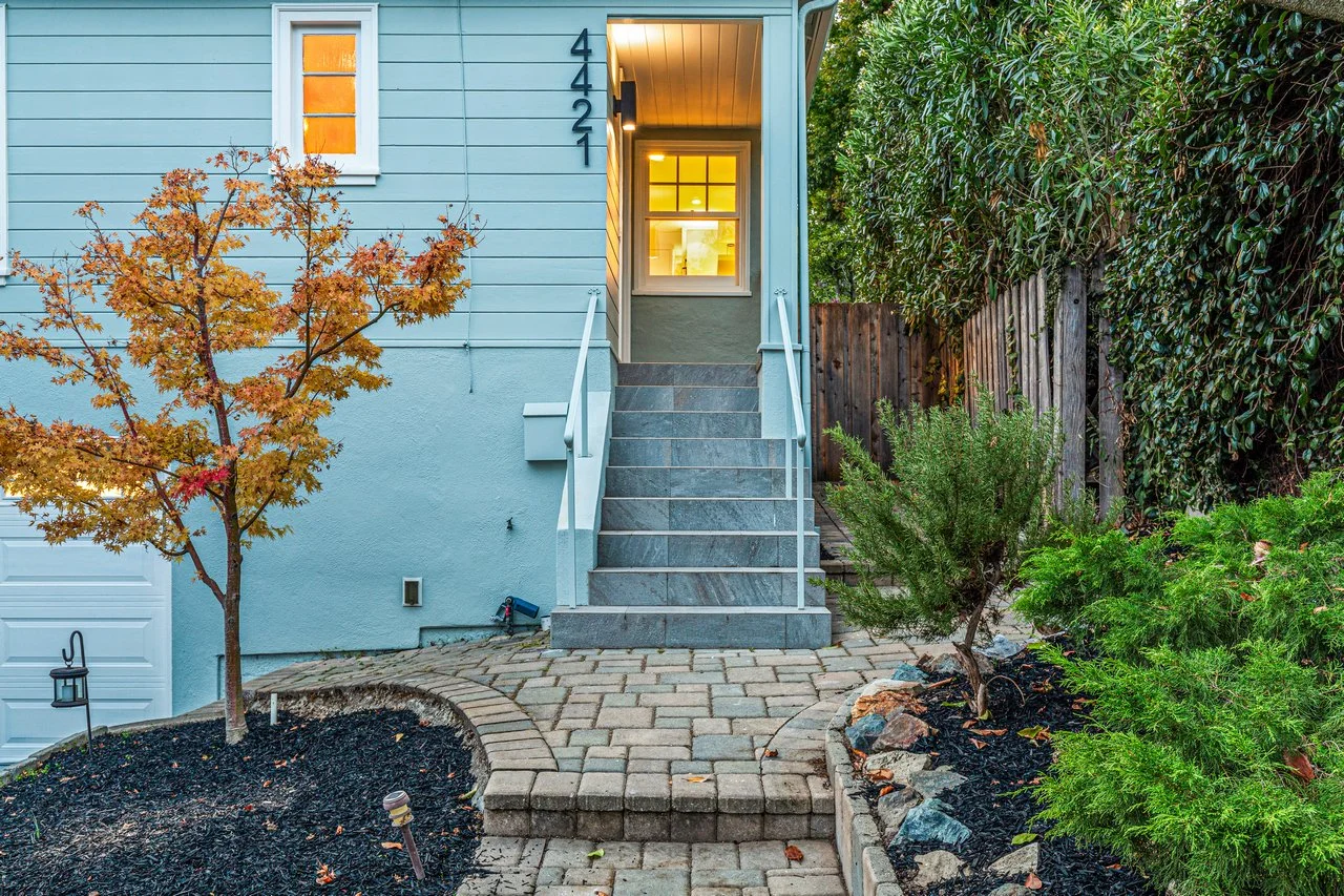 4421 Albert St Smaller 049.jpg