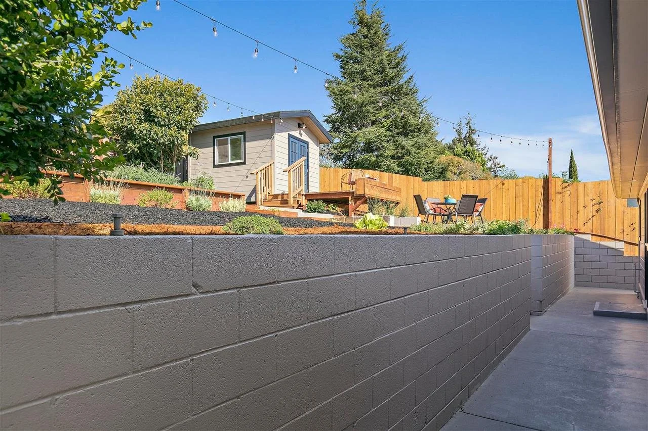 4198 Huntington St Smaller 072.jpg