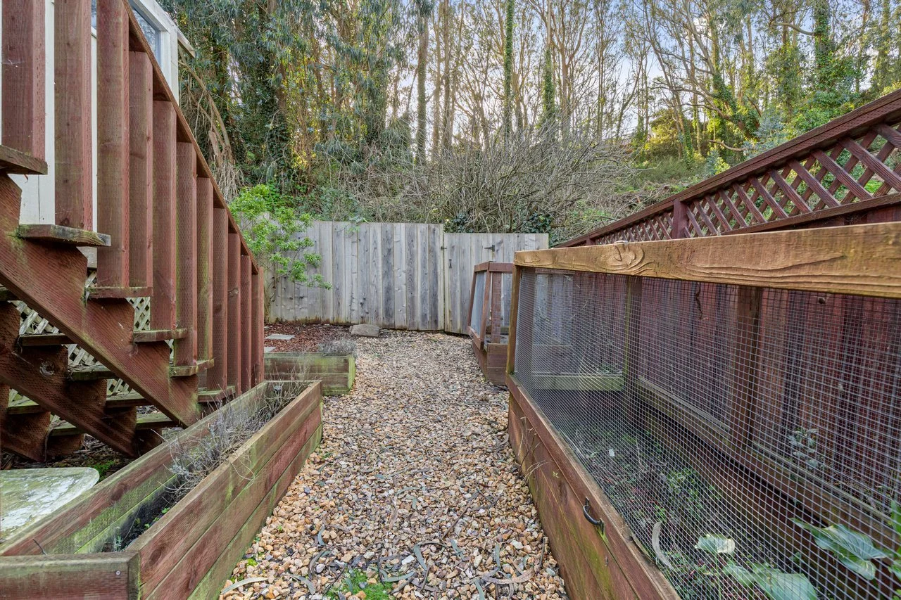 621 Larchmont Dr Smaller 054.jpg