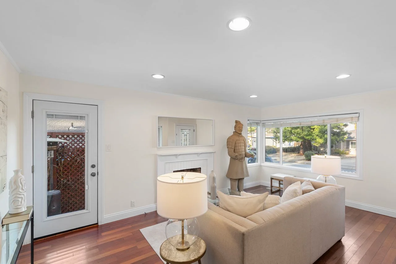 621 Larchmont Dr Smaller 012.jpg