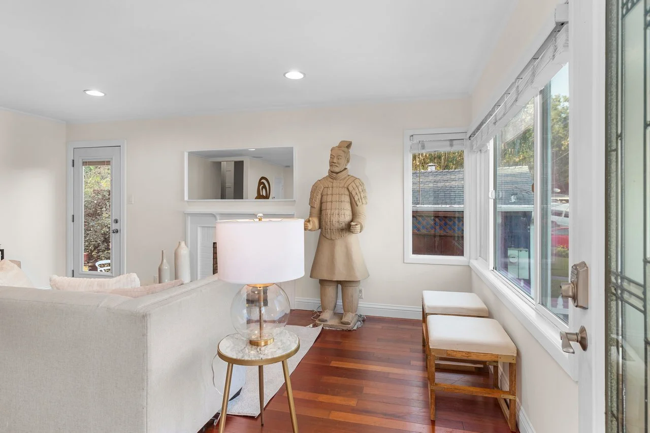 621 Larchmont Dr Smaller 009.jpg