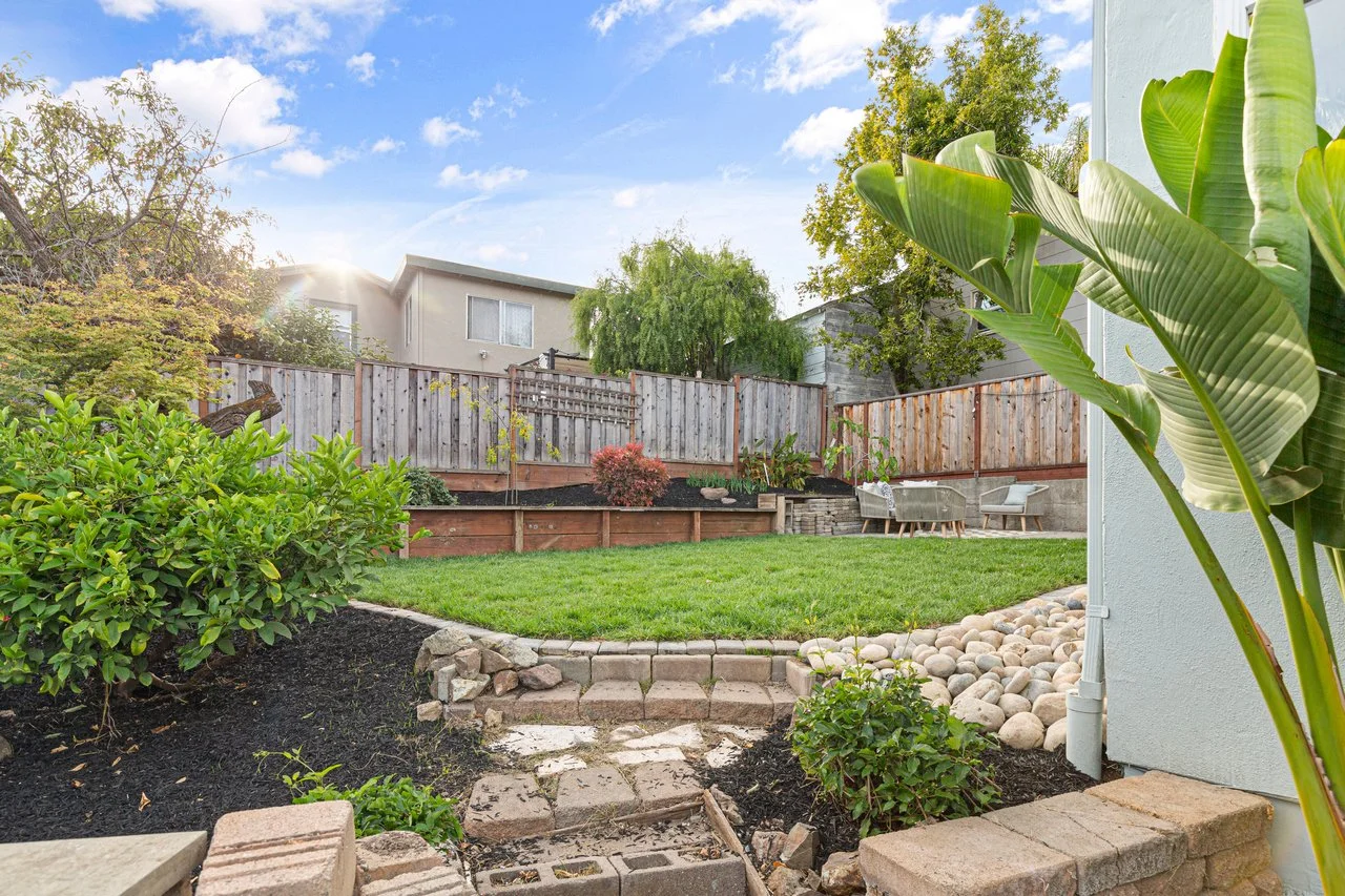 4421 Albert St Smaller 040.jpg