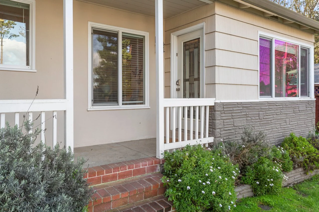 621 Larchmont Dr Smaller 007.jpg