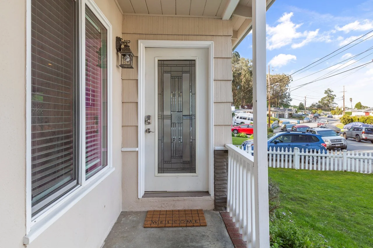 621 Larchmont Dr Smaller 008.jpg