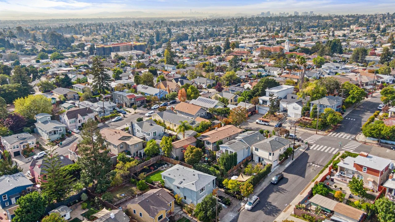 4421 Albert St Smaller 073.jpg