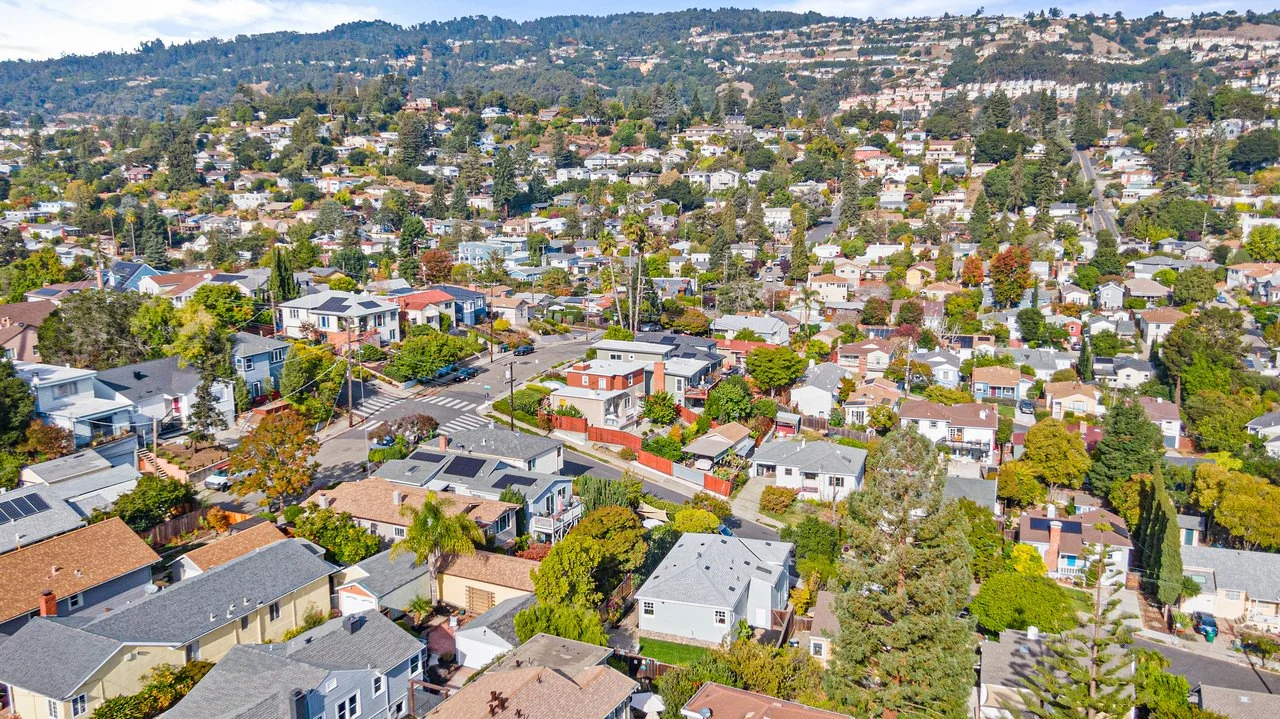 4421 Albert St Smaller 069.jpg