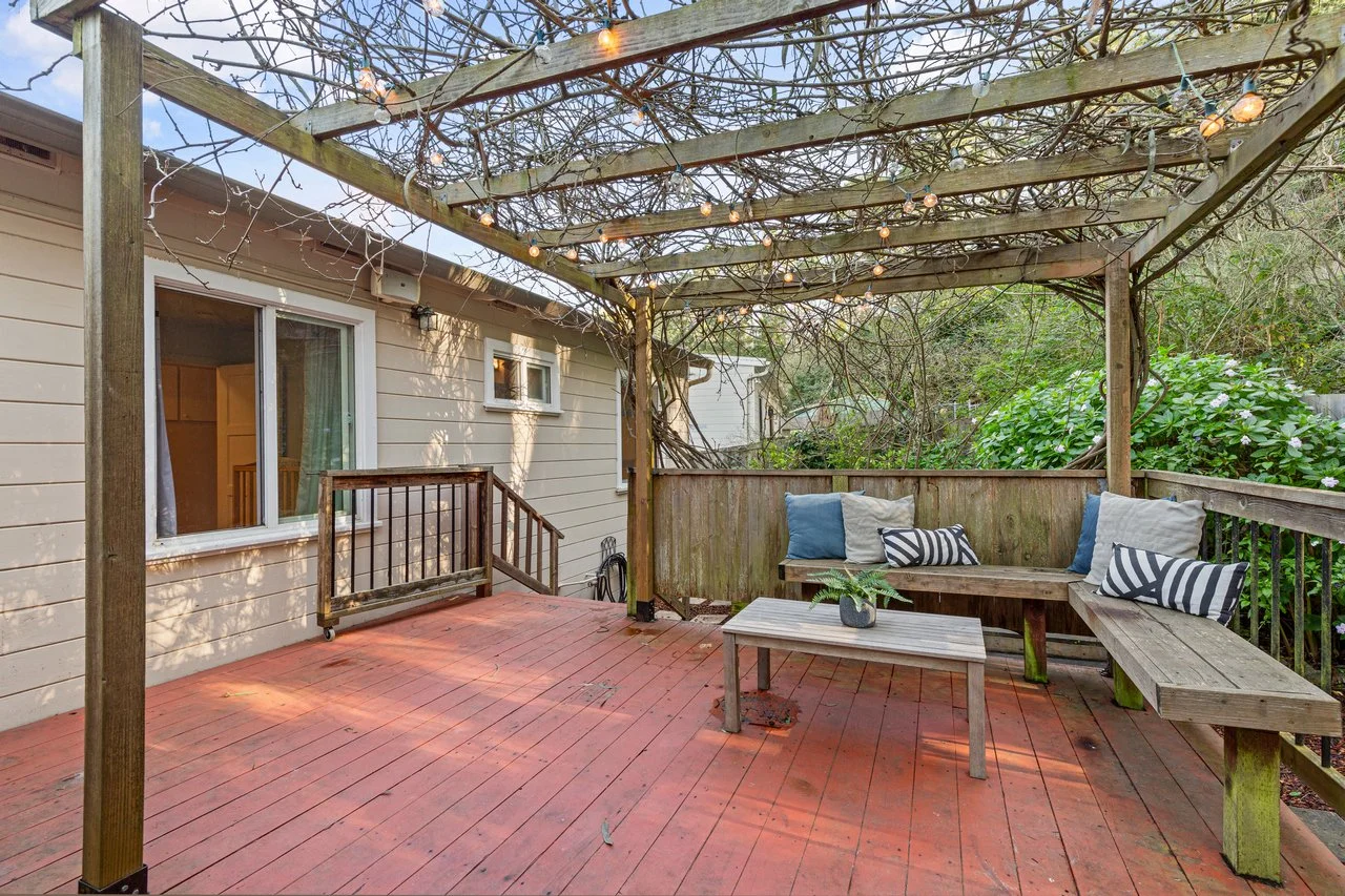 621 Larchmont Dr Smaller 044.jpg