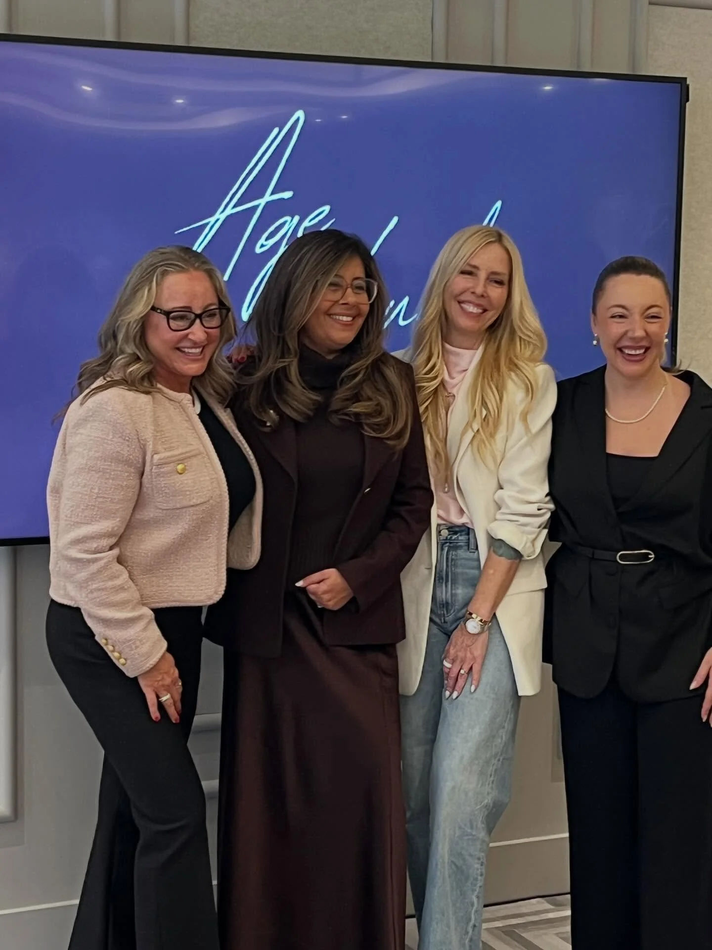 Age Out Loud was a room filled with confidence, wisdom and grace thanks to these three power-women! 
@shantellebisson @coachwithhina @ginalivy 
Such a great panel discussion🫶🫶🫶in support of a great cause @sheltermovers