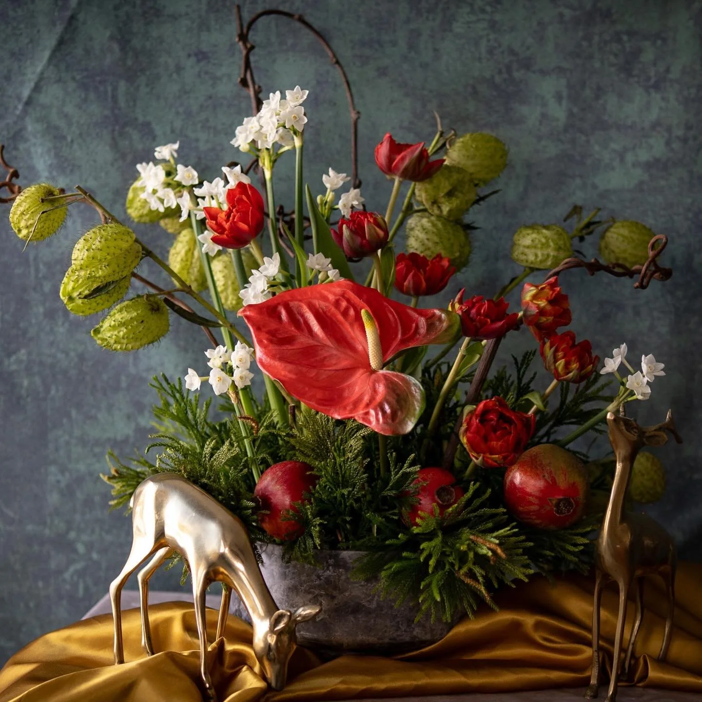 The stars are loud tonight.
The Geminids peak &mdash; brilliant, fleeting, unapologetic.

A Christmas offering that feels the same:
strange, intentional, and still holy.

#holidayflorals #ashxether #floraldesign