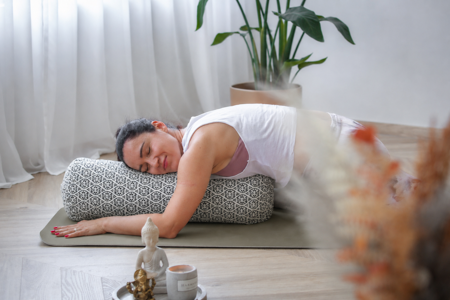 Feelight restore joga - nežna praksa za globoko umiritev, regeneracijo in počitek.
