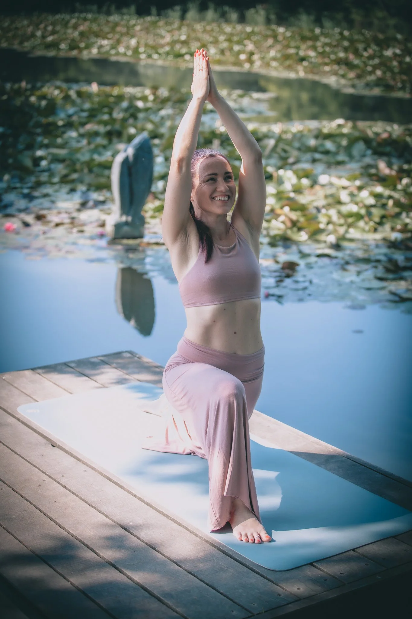 Meditacija in sproščanje med Feelight jogo v Ljubljani v parku Tivoli