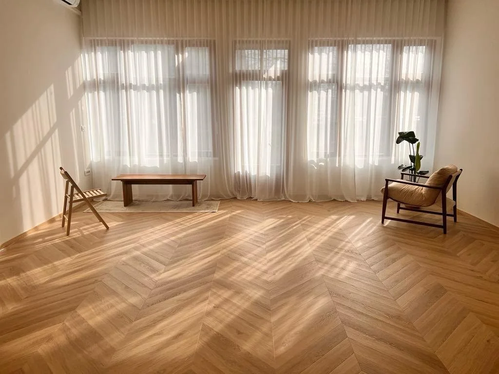 Feelight joga za začetnike in Flow yoga ob četrtkih v mirnem in prijetnem prostoru Studio Luna na Fužinah, Ljubljana, sezona 2026/202
