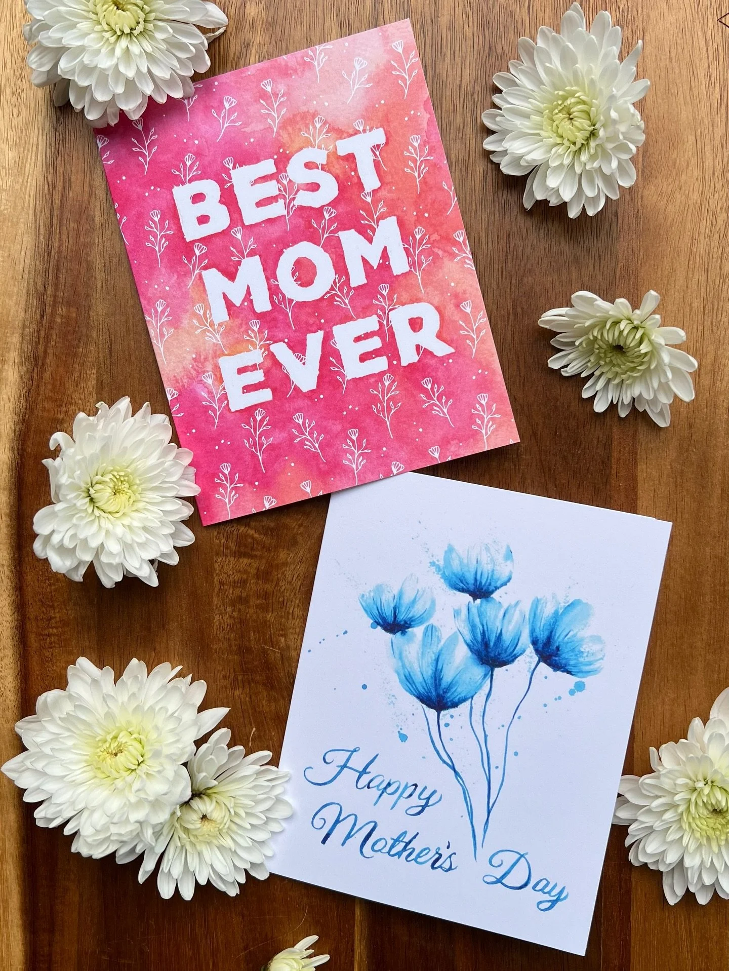 If you&rsquo;re looking for a couple of sweet cards for some sweet moms, I&rsquo;ve got you covered! 

🌷Watercolor paintings printed on premium cardstock, blank inside for your note. 🌷