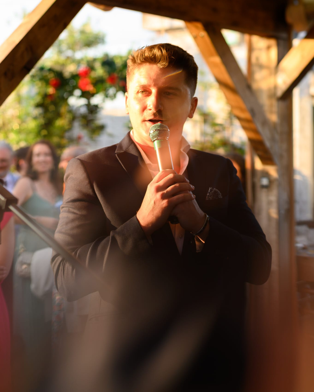 Esteban Puttner, animateur événementiel, copywriter et créateur UGC en action lors d'un événement.