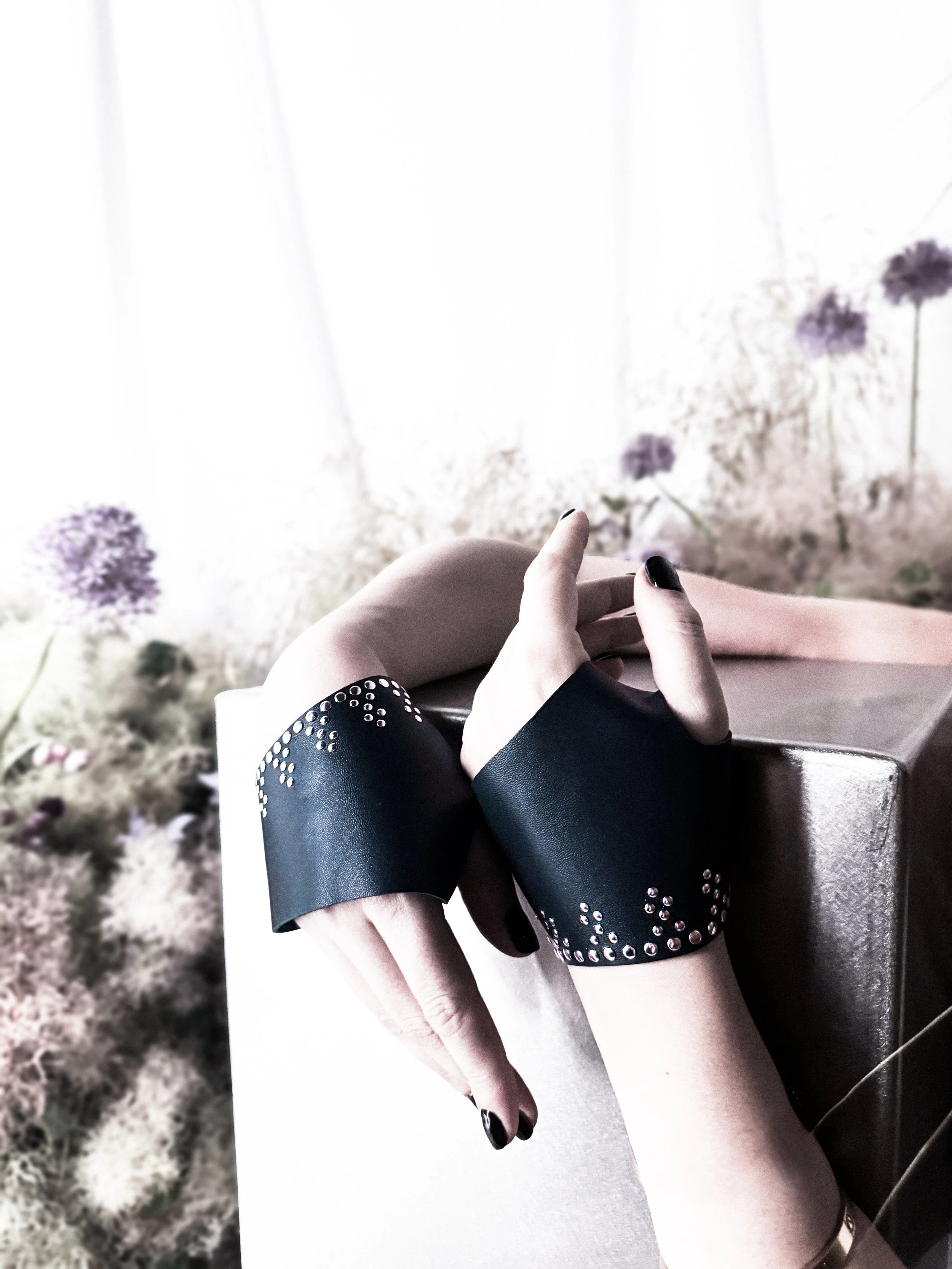 MITTENS - PETROLIUM - €130
