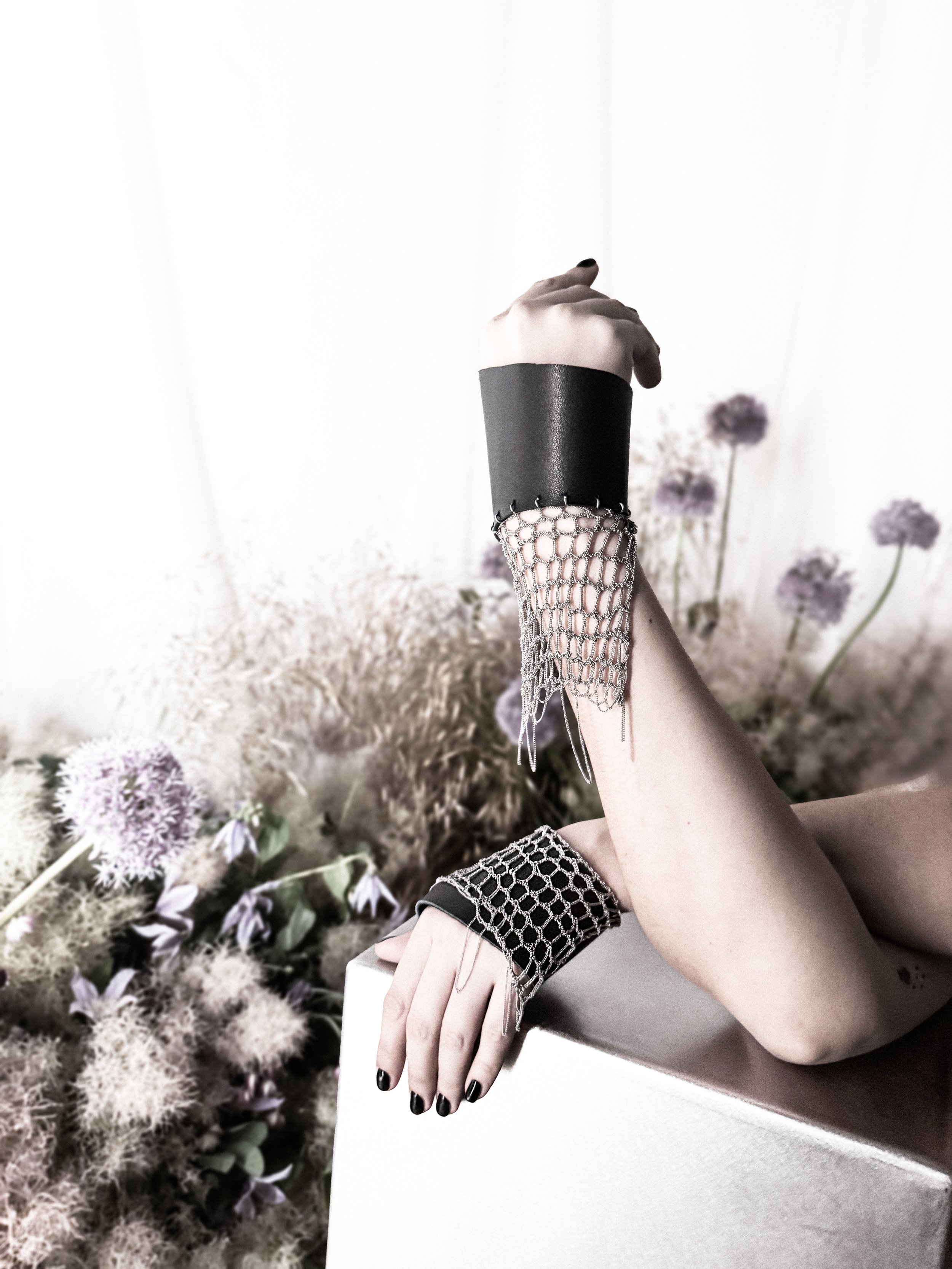 MITTENS - BLACK - €150