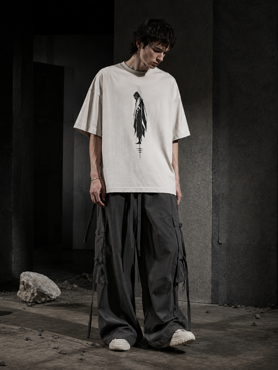 MODEL WEARING T SHIRT TECHNO STUDIOS SILENT
