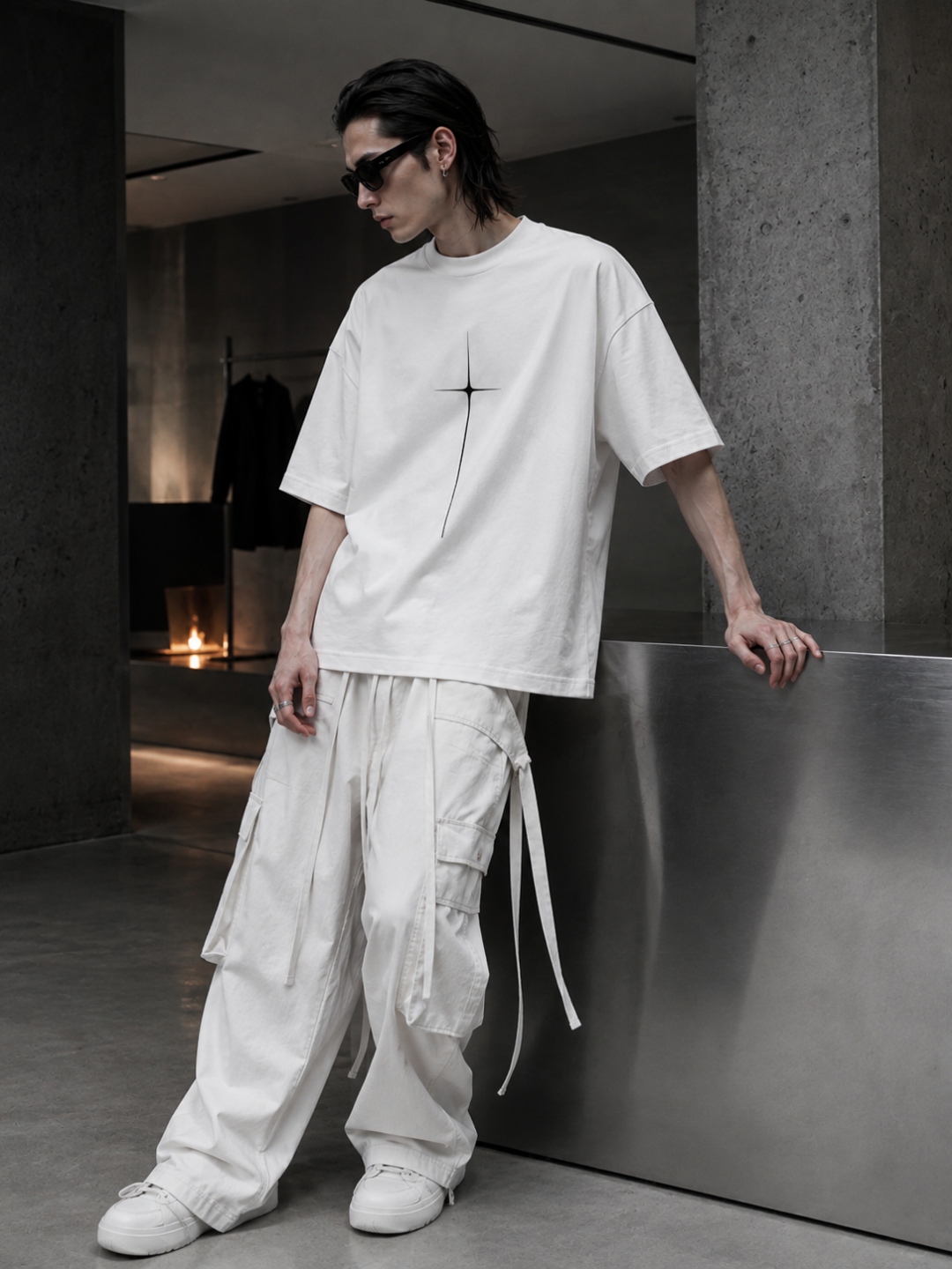MODEL WEARING T SHIRT TECHNO STUDIOS  WHITE NORTH