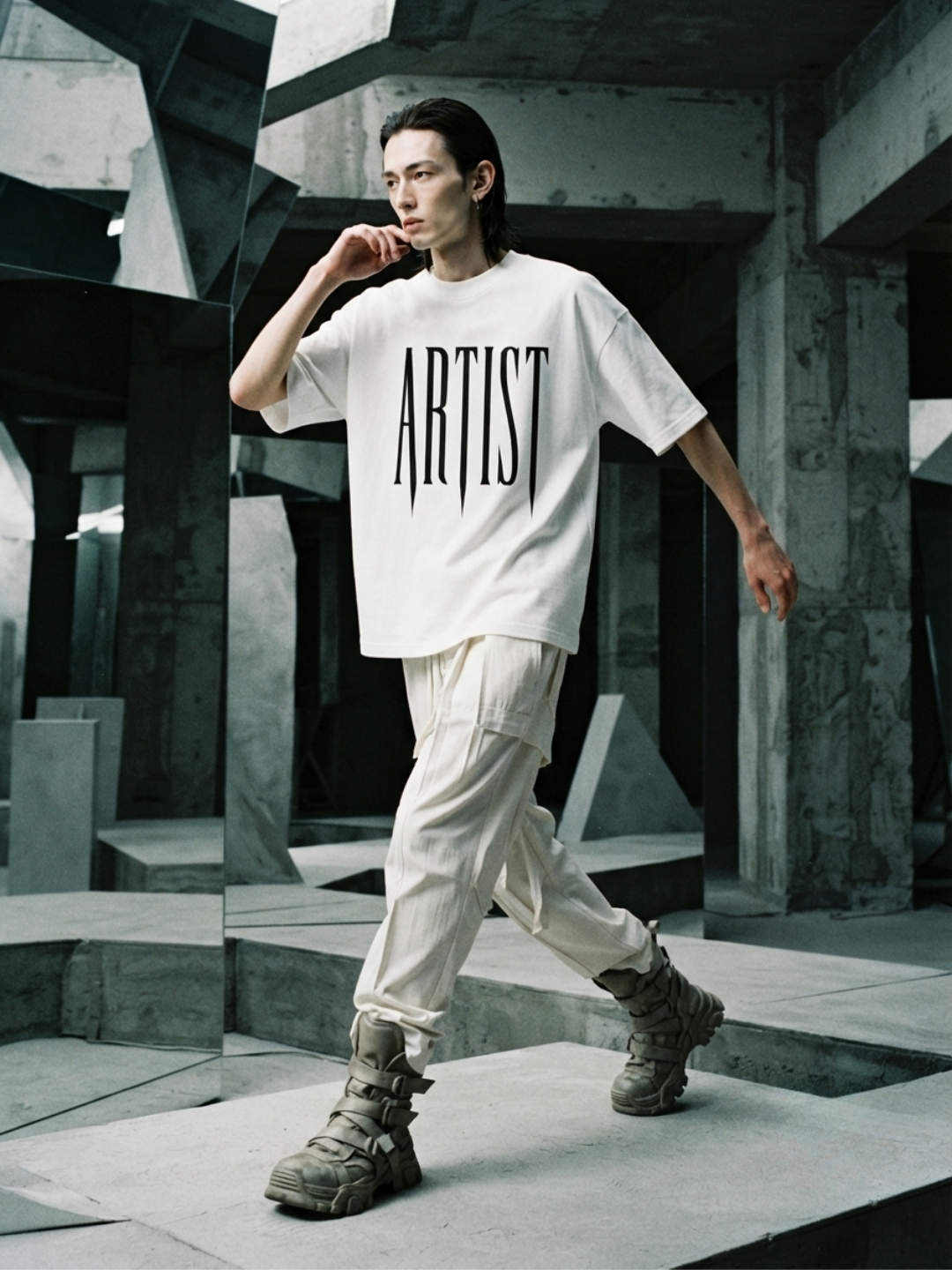 Model man walking with t-shirt Techno Studios Artist