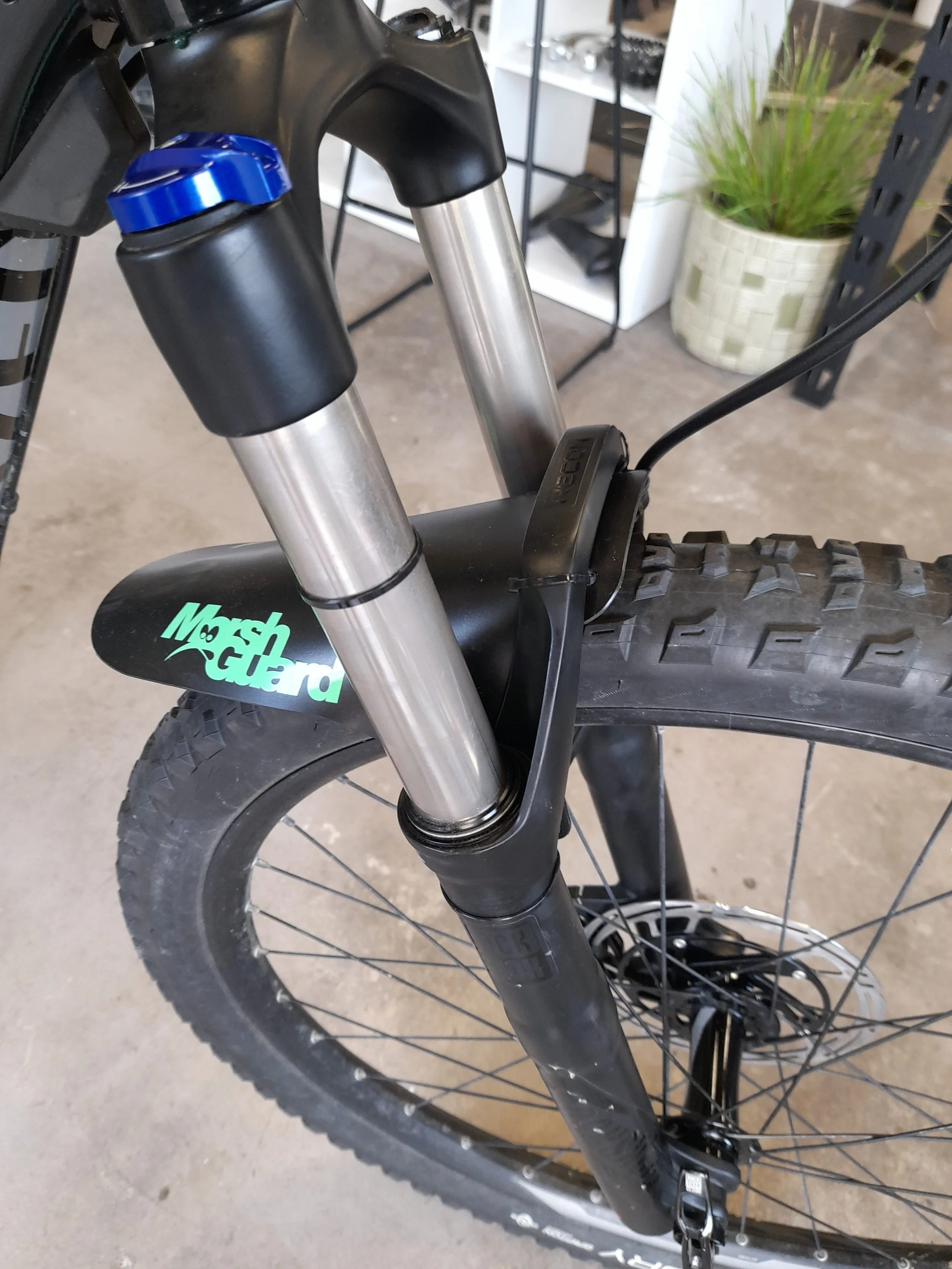 Suspension fork lower leg services