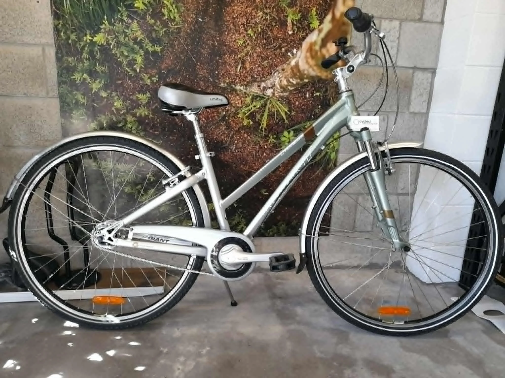 Mint Giant Cypress City been through our refurbishment program, ready for sale at $529. This is condition 9 on our used bike scale, almost new!