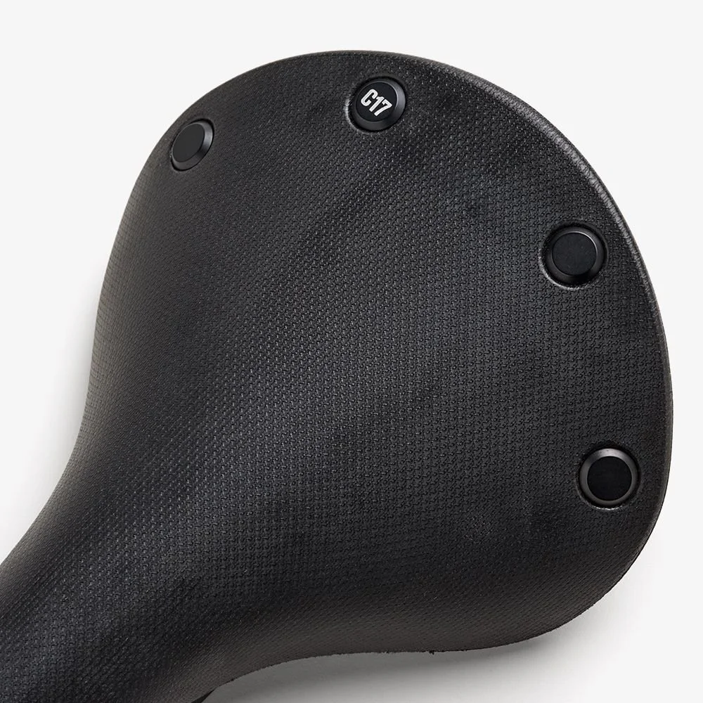 6_c17_black_cambium_saddle_detail1.jpg