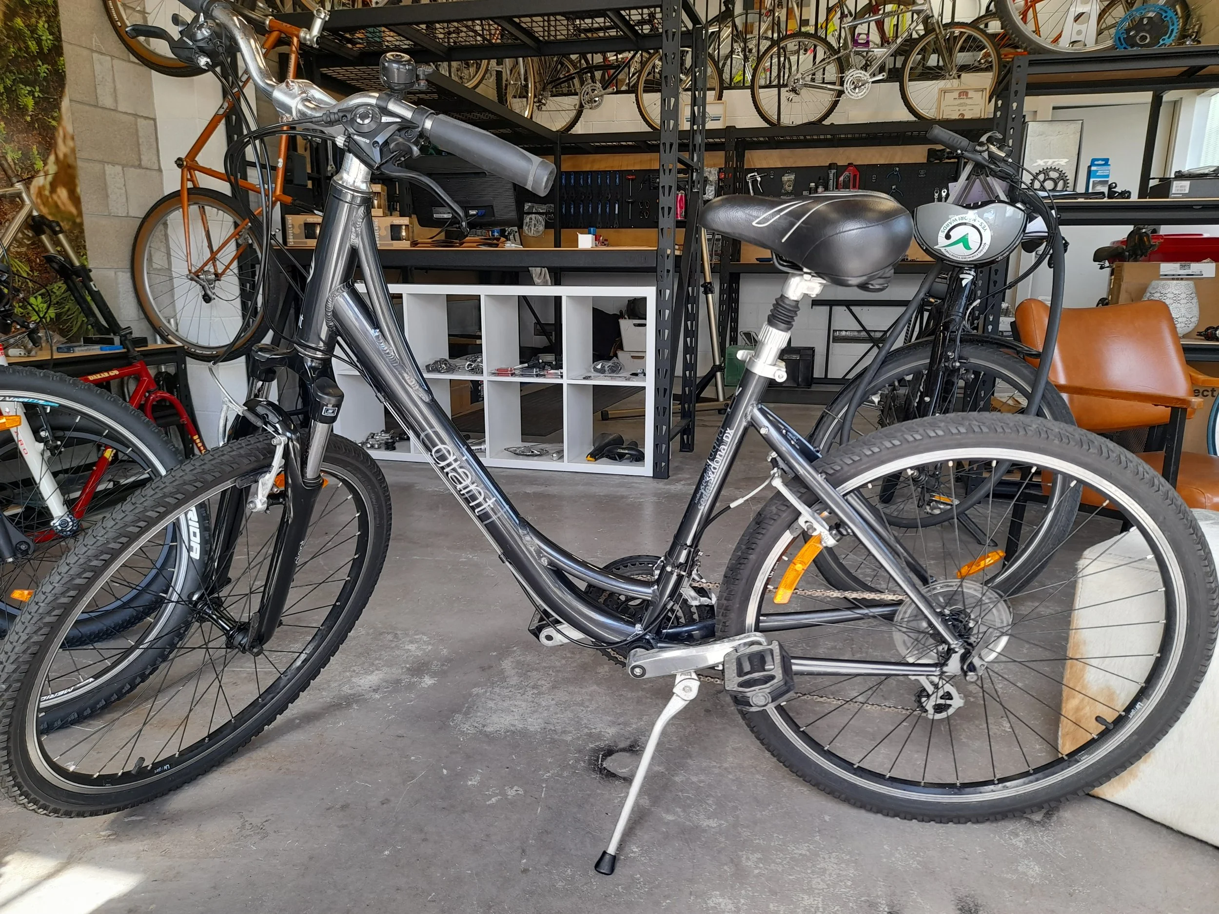 Giant Sedona DX Step Through Recreational Urban Comfort Bike