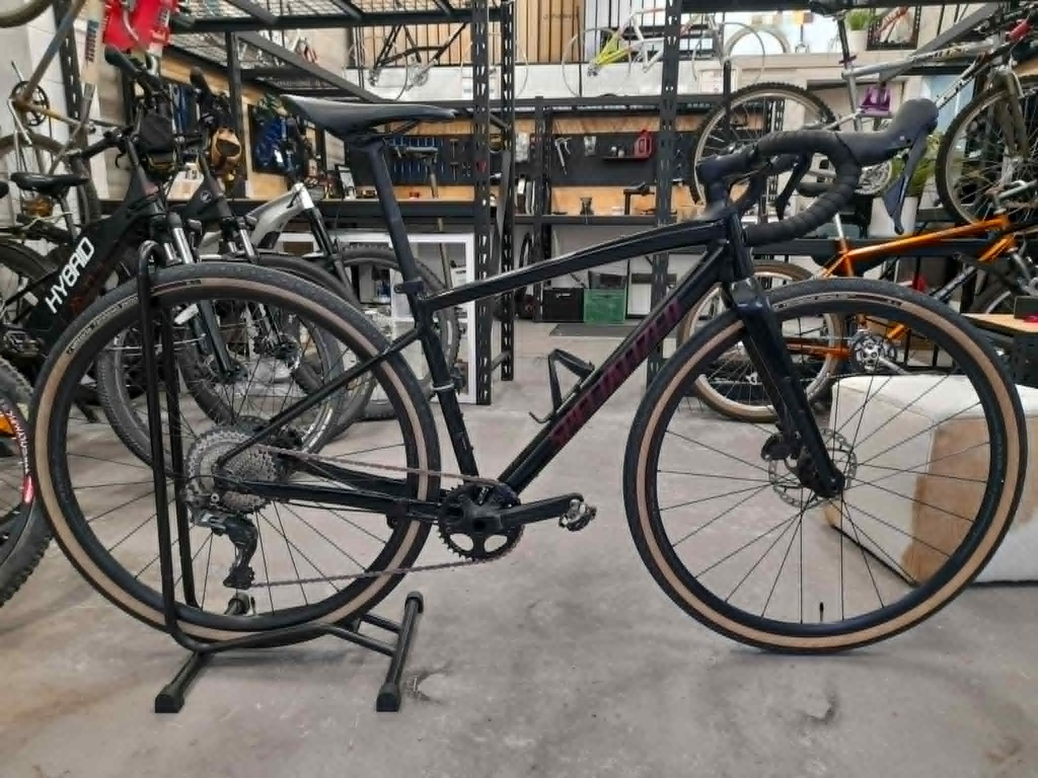 We refreshed a few key moving parts on this daily used Specialized gravel bike to ensure hassle free commuting.