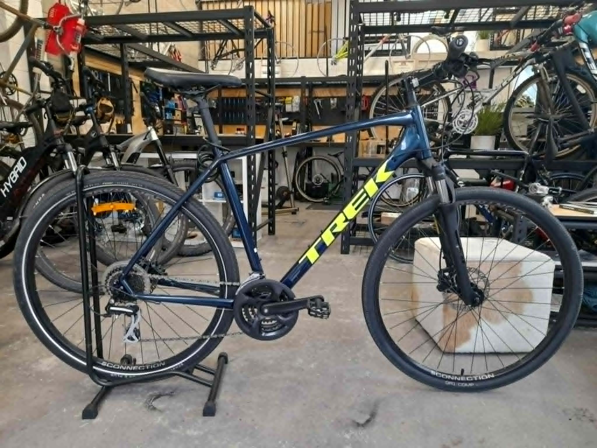 Trek Dual Sport now running at its best after a general service from us. Will now roll and ride the best it ever has with correctly adjusted bearing points.