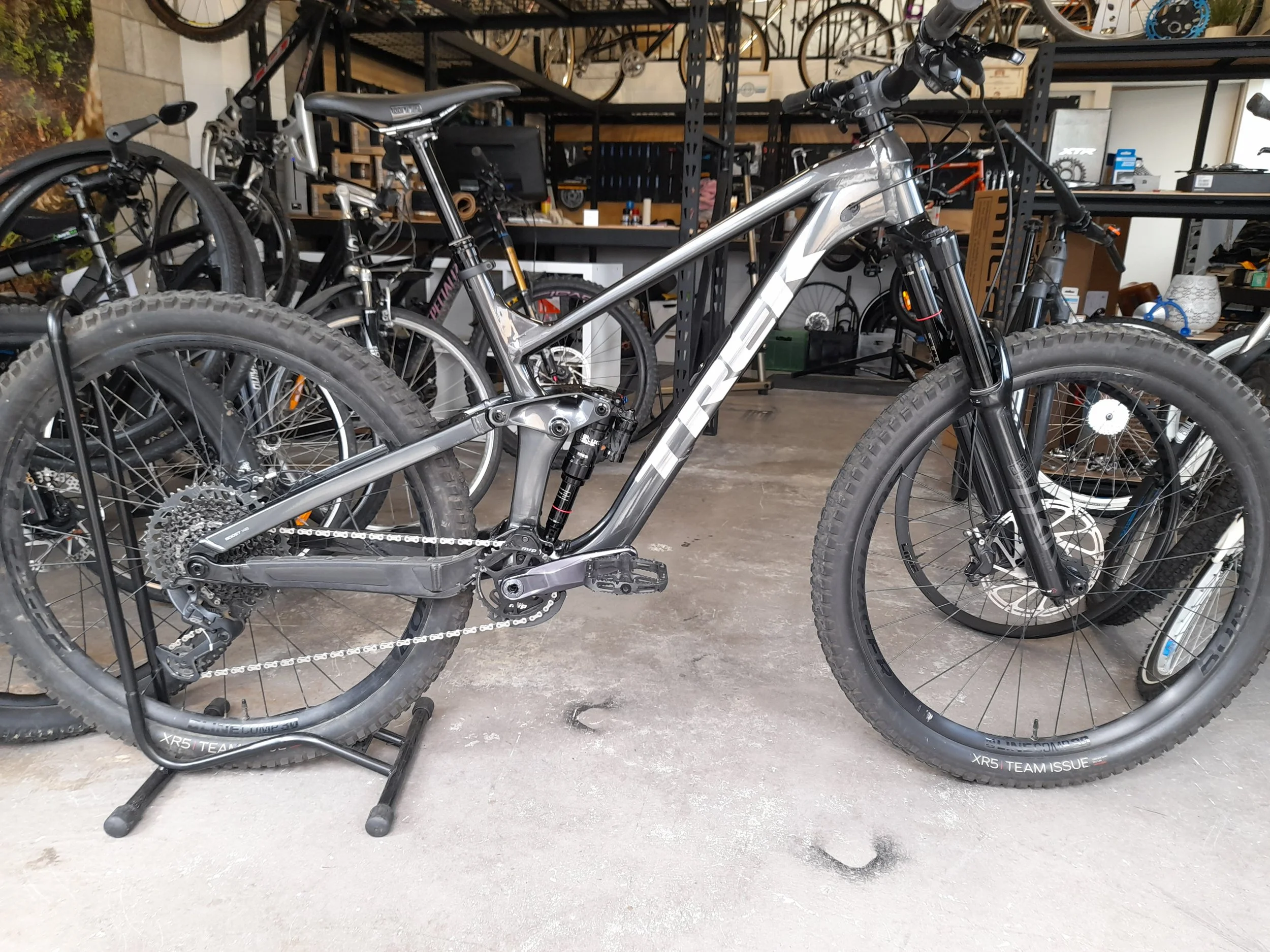 2022 Trek Slash 8 Enduro Bike Large