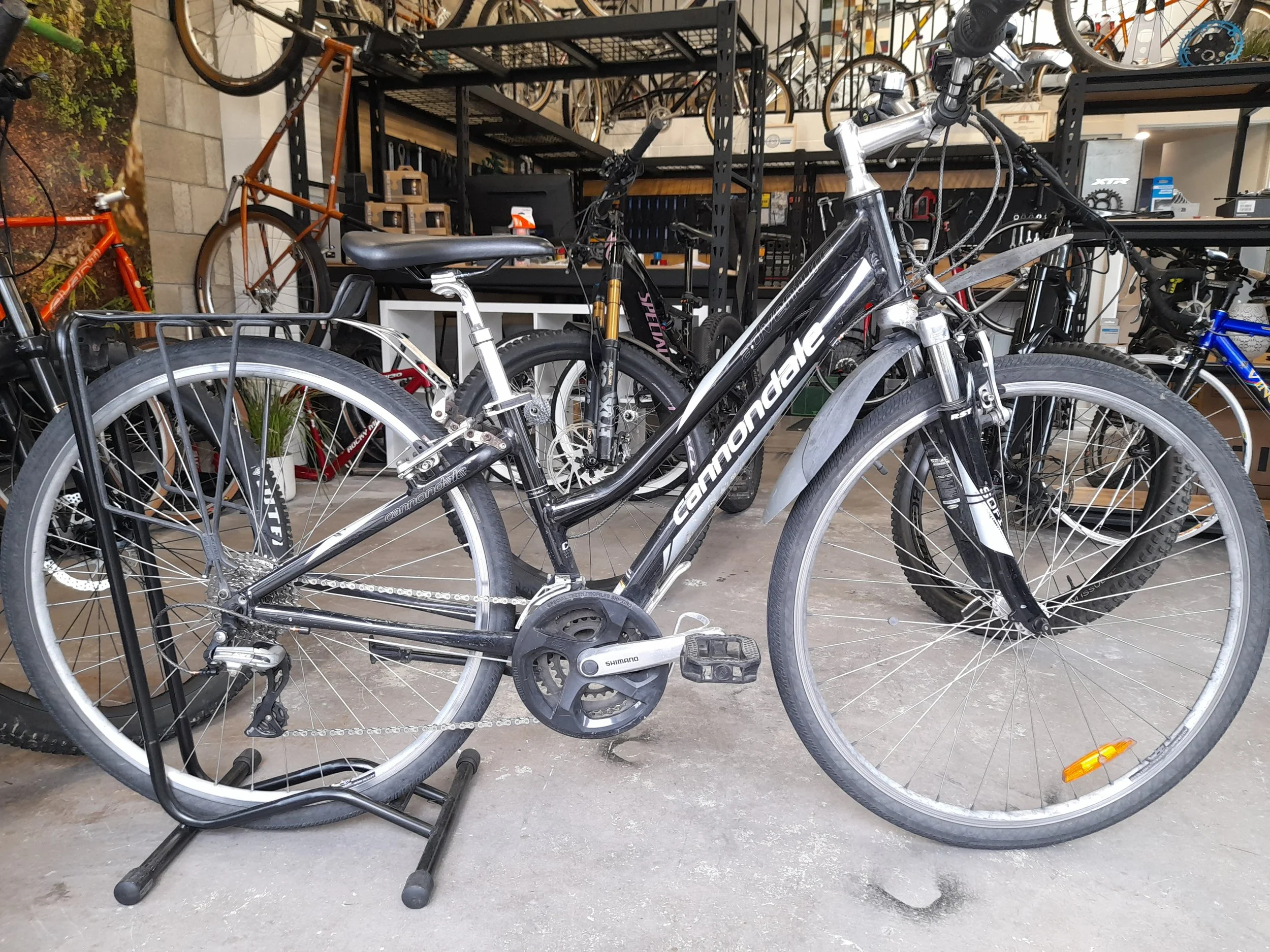 A local Petone customers Cannondale hybrid in for a tidy up. New chain, cassette and many tweaks will see this bike right for another few years of hassle free riding.