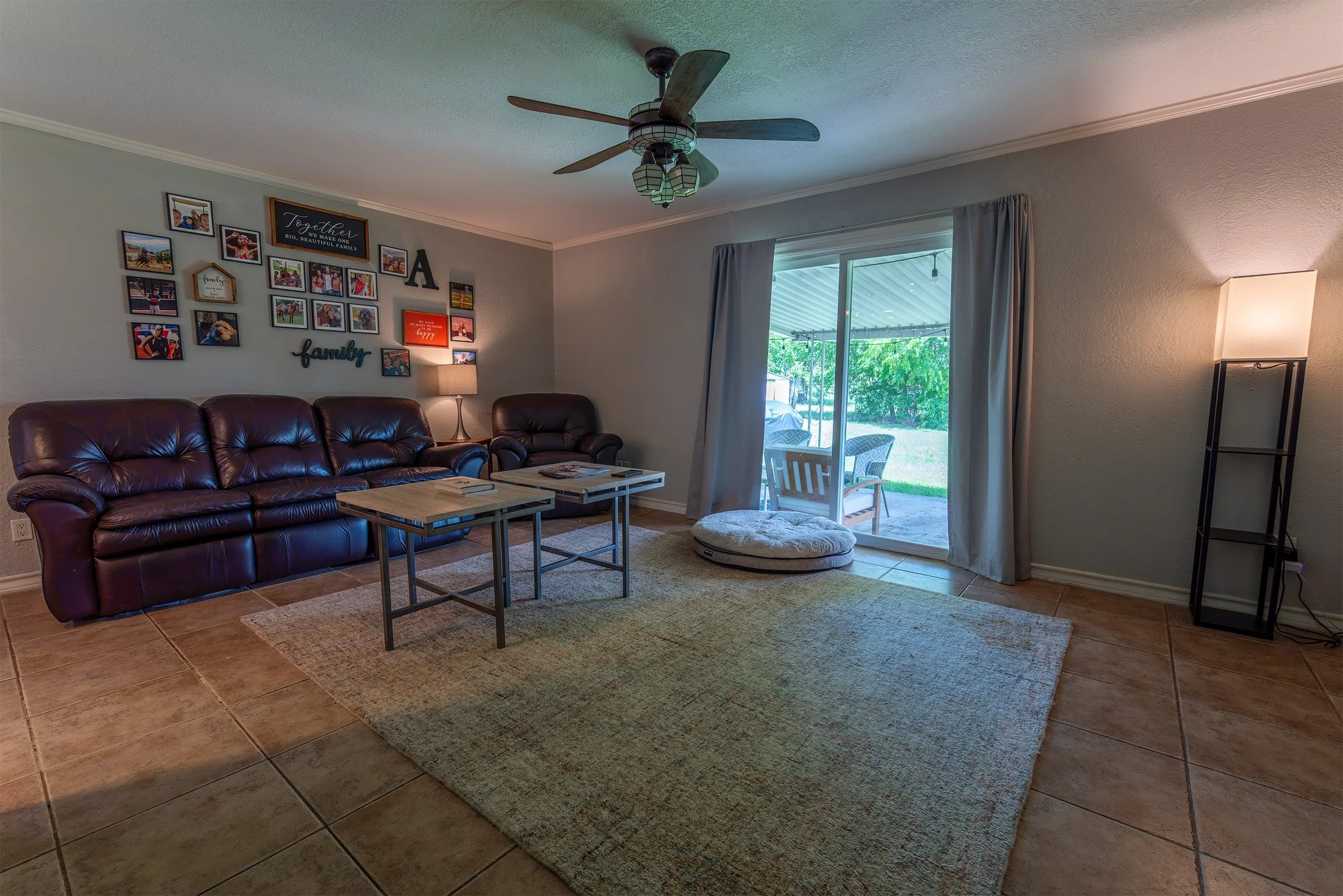 Living Room 1.jpg